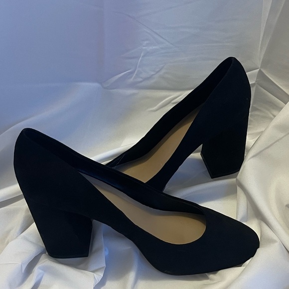 Simple black chunky heels - Picture 3 of 4